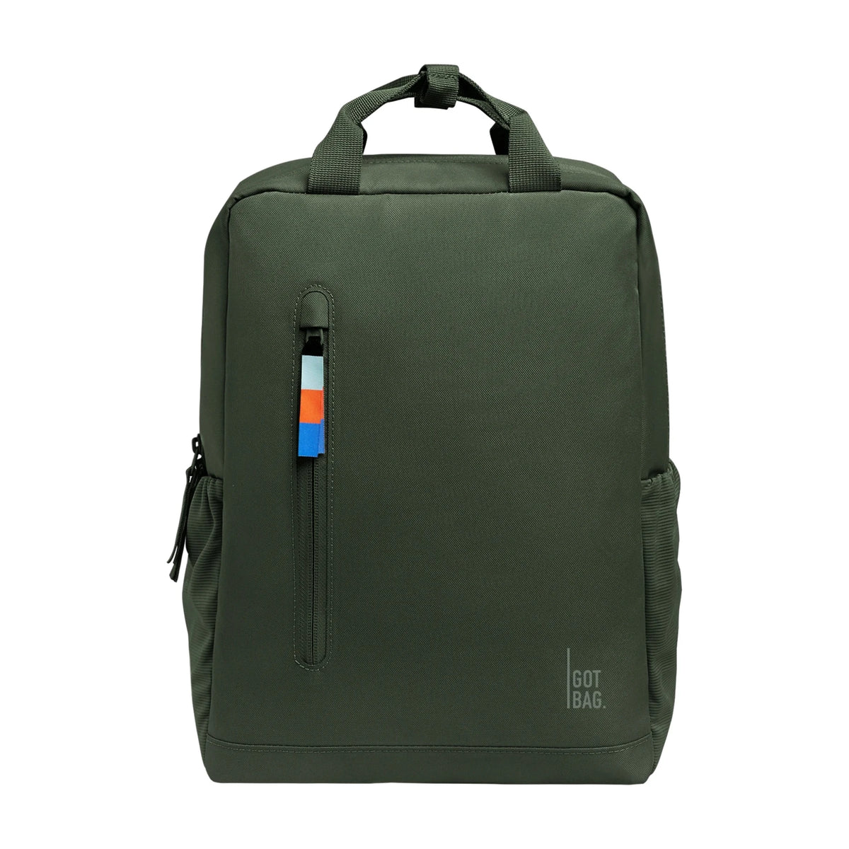 GOT BAG Daypack 2.0 Rucksack 11 L in Dunkelgrün (algae), als Studioaufnahme in Frontansicht