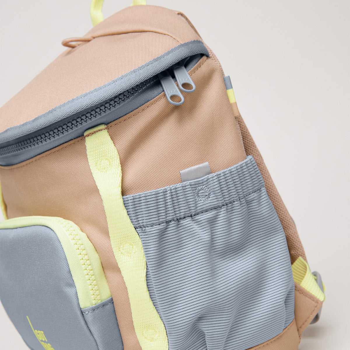 GOT BAG Kids Adventure Daypack Kinderrucksack in Beige (sandbar), als Detailaufnahme