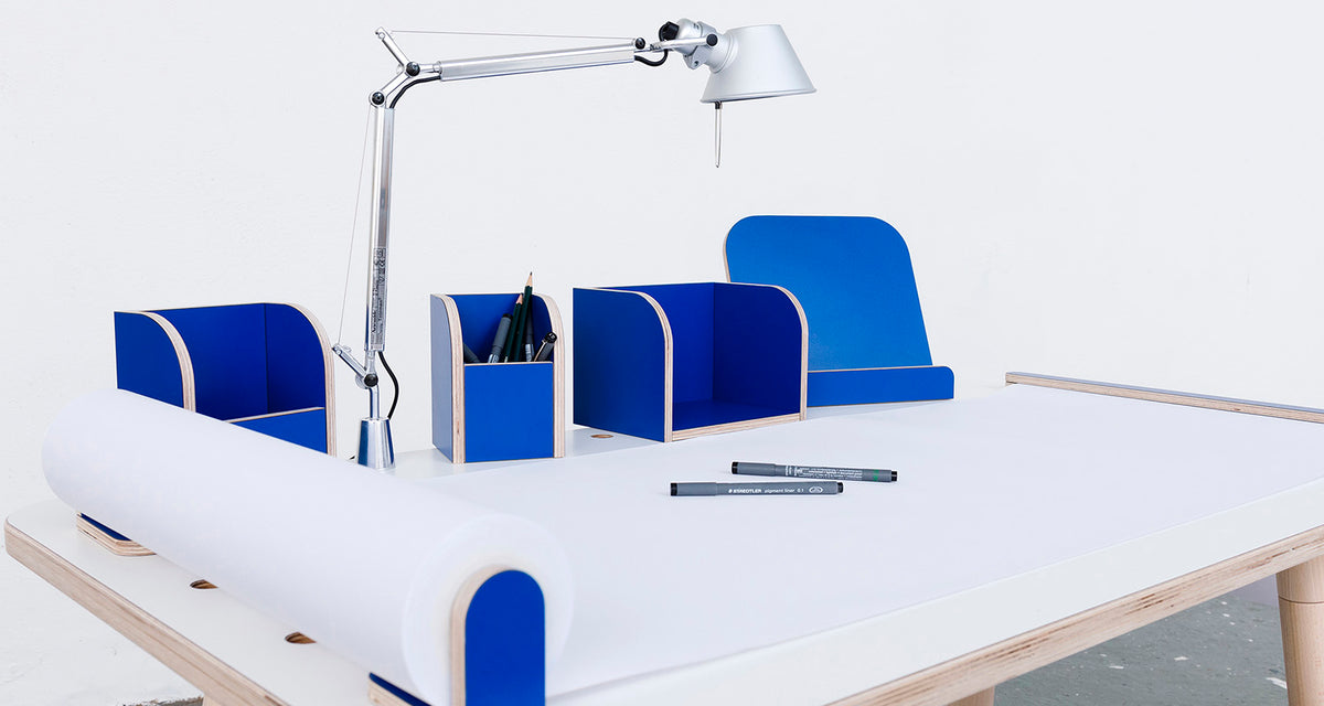 growing table Set Enzianblau im Einsatz