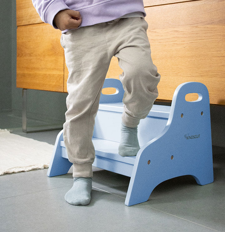 Holztritt für Kinder Taubenblau von Kindsgut – Produktfoto 4
