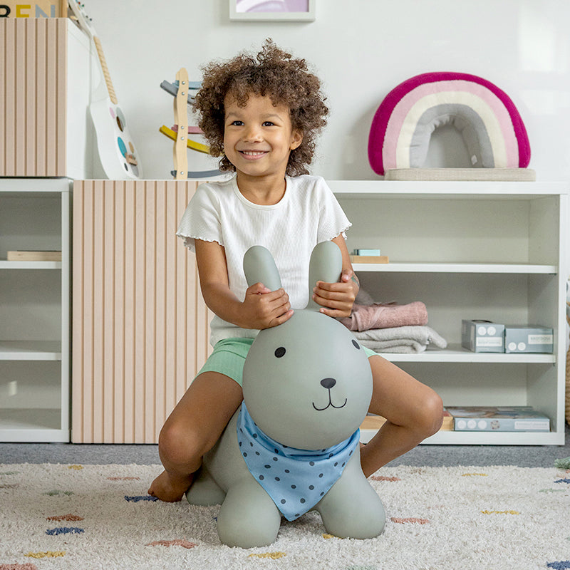 Hüpftier für Kinder Hase von Kindsgut – Anwendungsbild 2