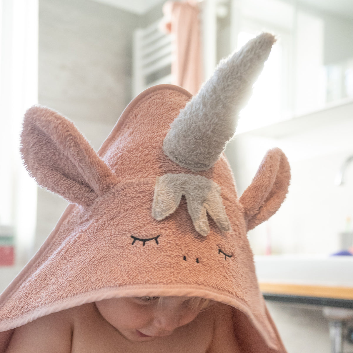 Kapuzenhandtuch Tiermotiv Einhorn 75 x 75 cm von Kindsgut – Anwendungsbild 2