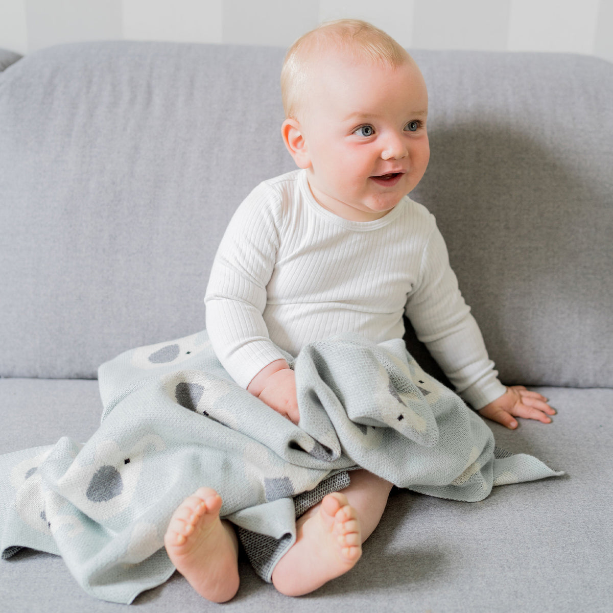Strickdecke für Babys und Kinder 80 x 100 cm Elefanten von Kindsgut – Anwendungsbild 3