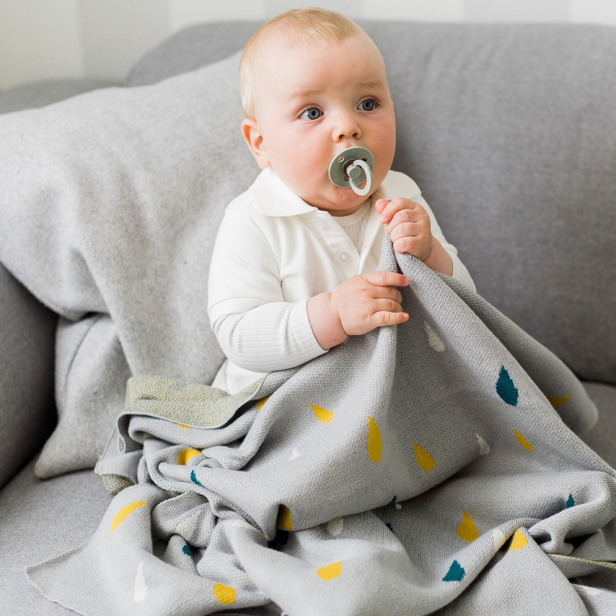 Strickdecke für Babys und Kinder 80 x 100 cm Regentropfen von Kindsgut – Anwendungsbild 2