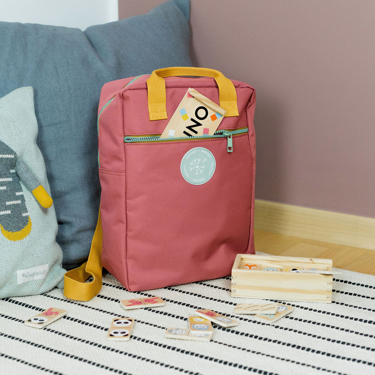 Kinderrucksack aus recycelten PET-Flaschen Maxi Altrosa von Kindsgut – Anwendungsbild 3