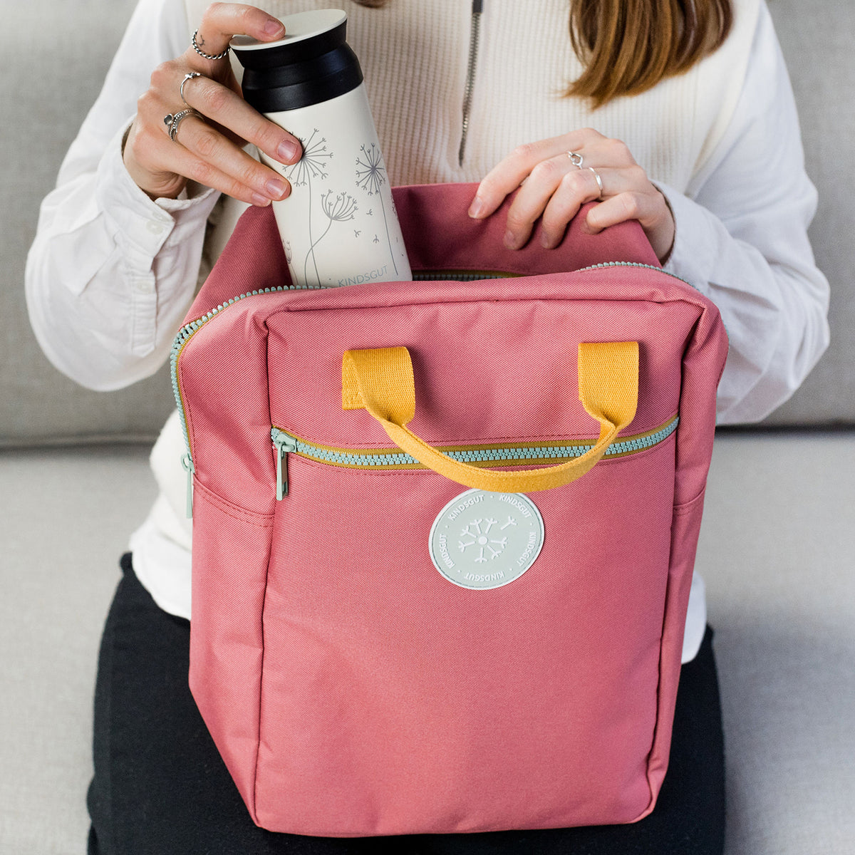 Kinderrucksack aus recycelten PET-Flaschen Maxi Altrosa von Kindsgut – Anwendungsbild 4