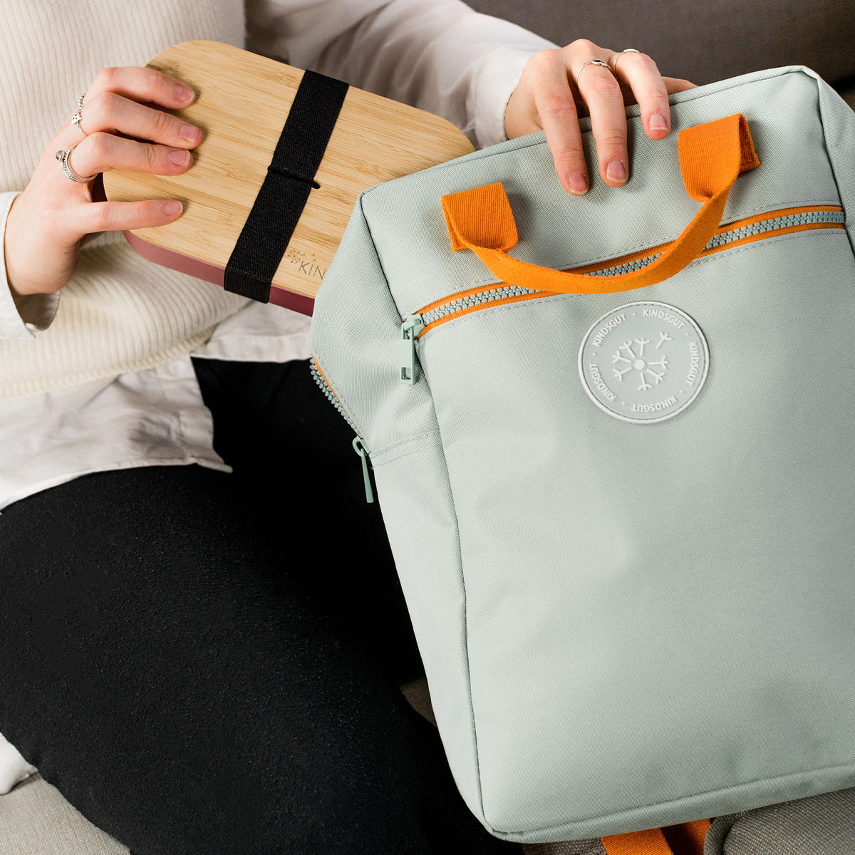 Kinderrucksack aus recycelten PET-Flaschen Maxi Aquamarin von Kindsgut – Anwendungsbild 2