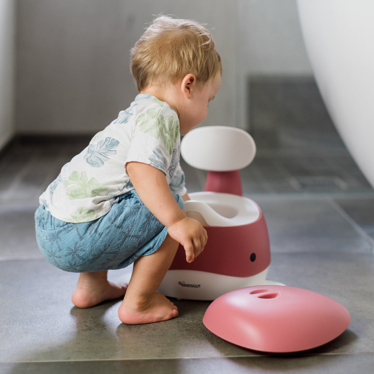 Kindertöpfchen Wal Altrosa von Kindsgut – Anwendungsbild 2
