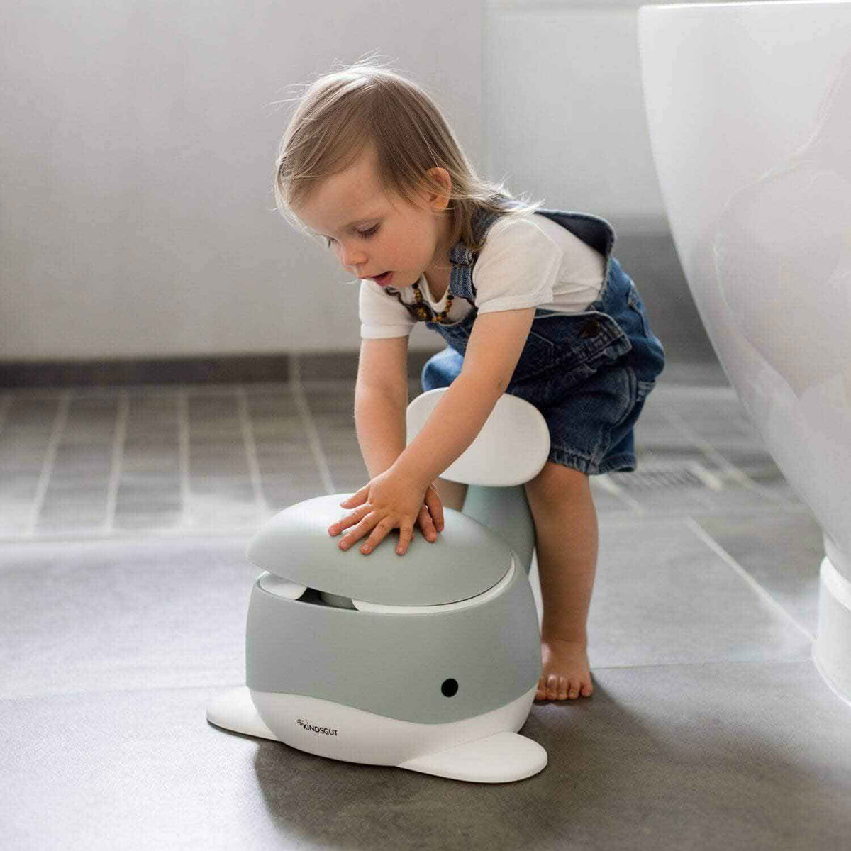 Kindertöpfchen Wal Aquamarin von Kindsgut – Anwendungsbild 2