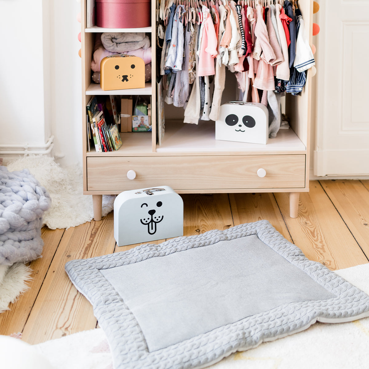 Krabbeldecke für Babys Grau von Kindsgut – Anwendungsbild 2