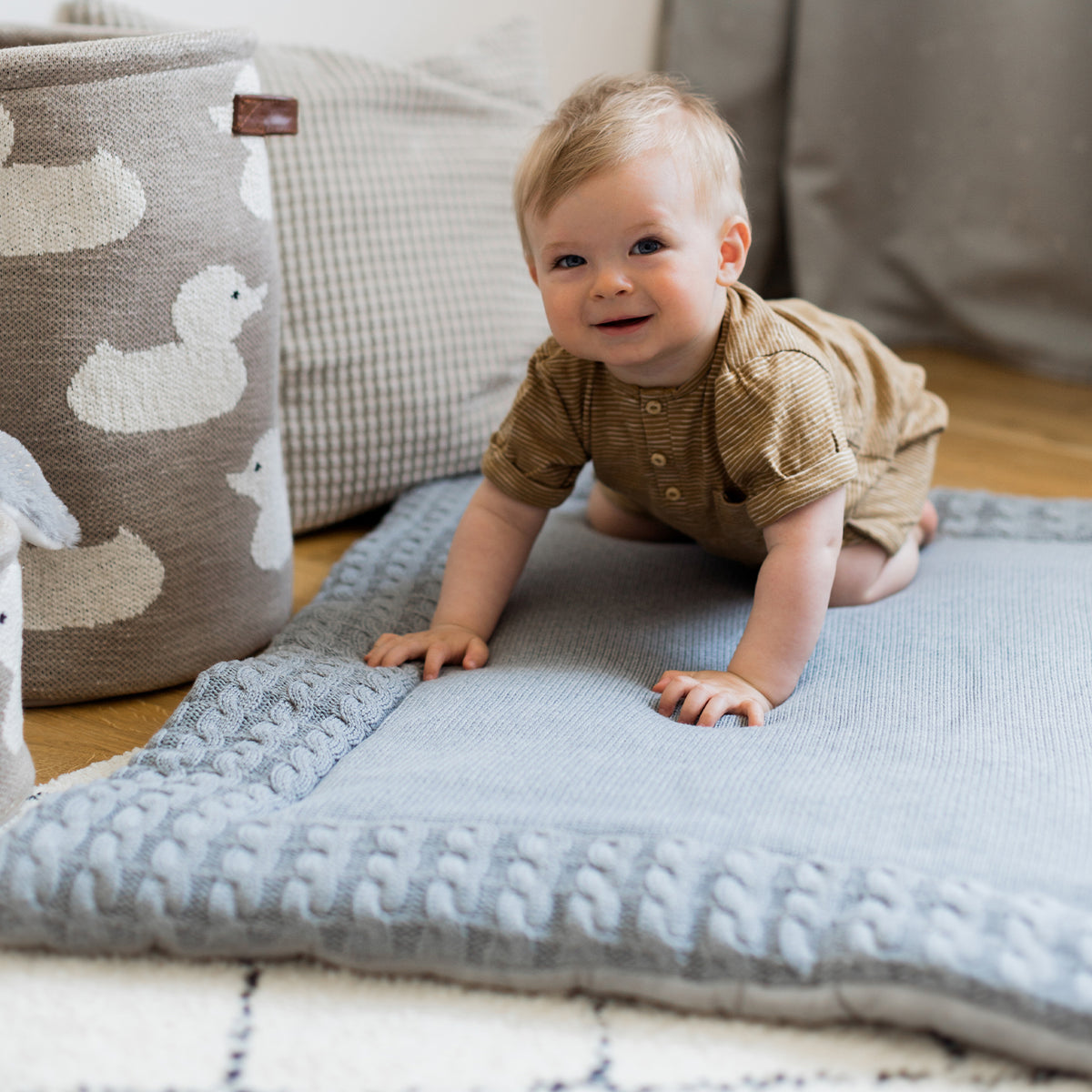 Krabbeldecke für Babys Grau von Kindsgut – Anwendungsbild 3
