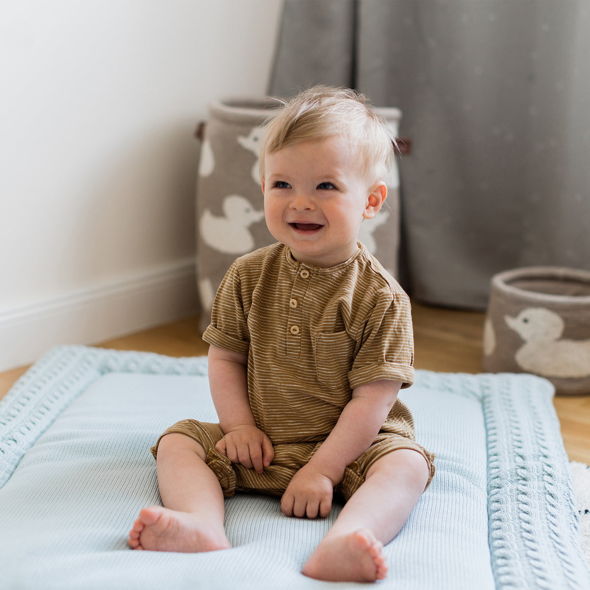 Krabbeldecke für Babys Hellblau von Kindsgut – Anwendungsbild 3