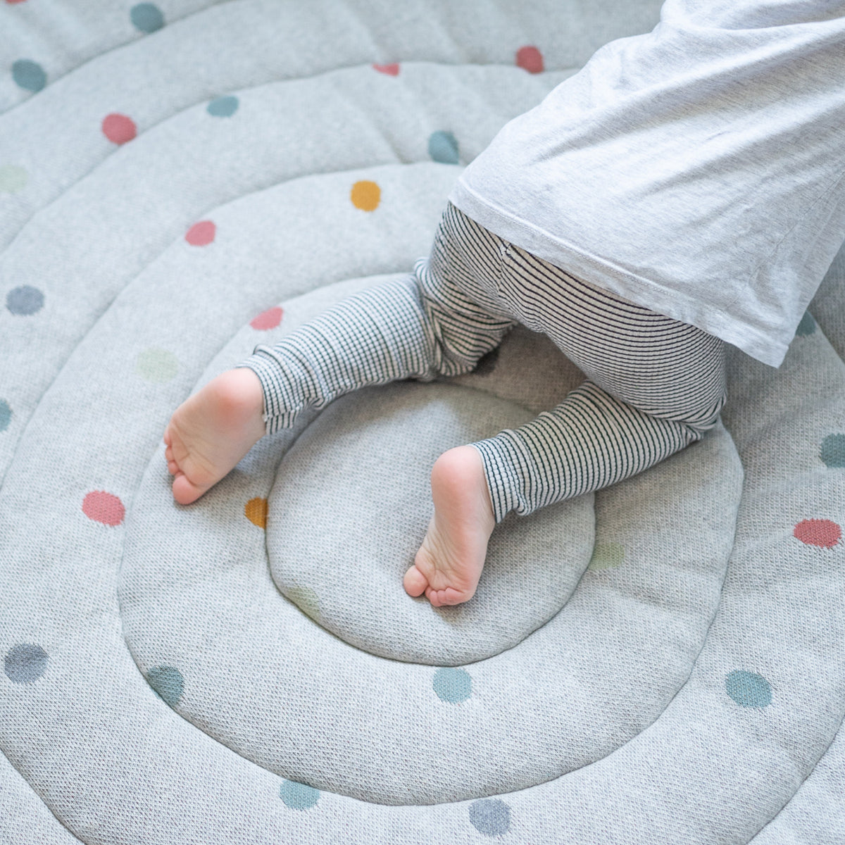 Krabbeldecke rund 120 cm gepolstert von Kindsgut – Anwendungsbild 4