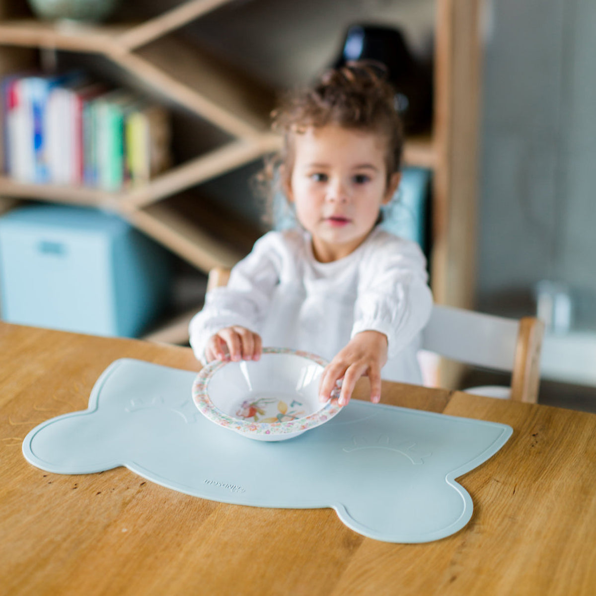Silikon-Platzset Bär für Kinder Aquamarin von Kindsgut – Anwendungsbild 3