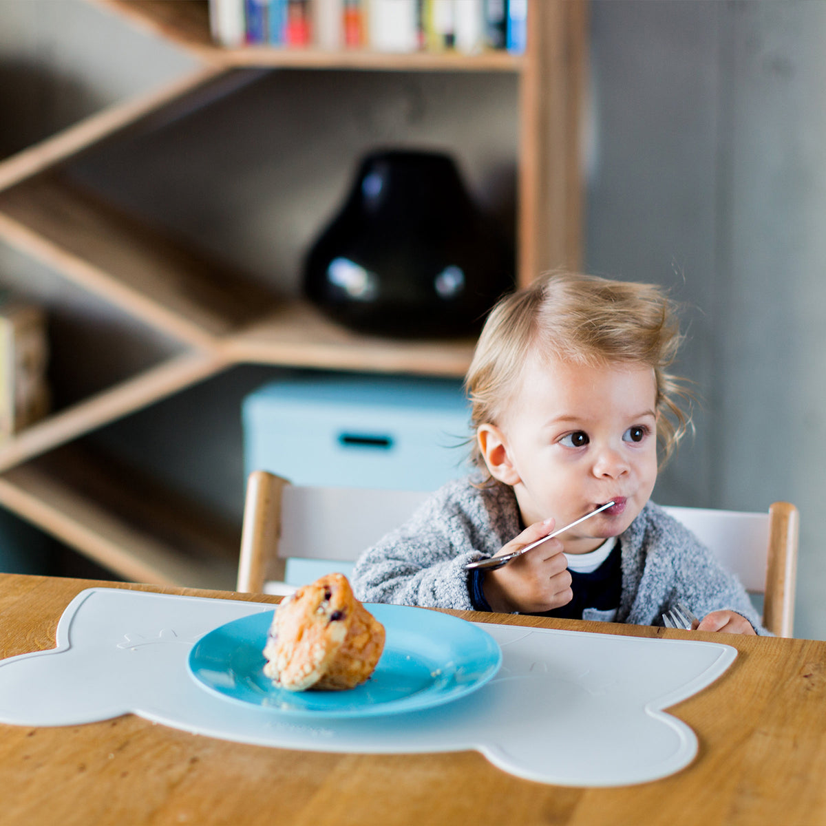 Silikon-Platzset Bär für Kinder Hellgrau von Kindsgut – Anwendungsbild 2