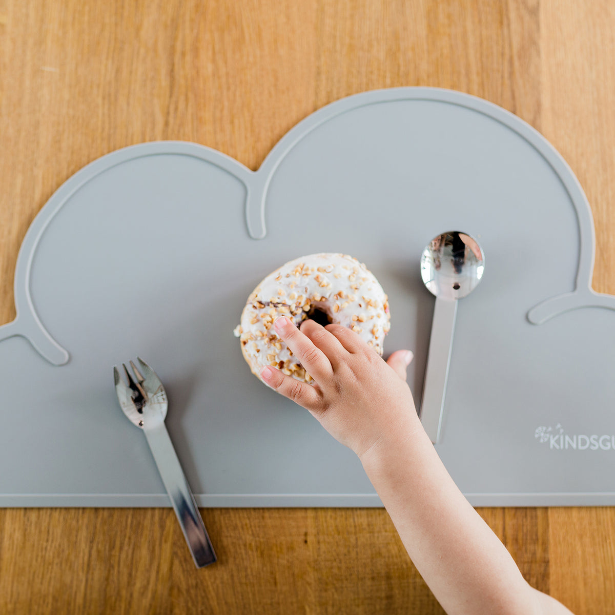 Silikon-Platzset Wolke für Kinder Dunkelgrau von Kindsgut – Anwendungsbild 3