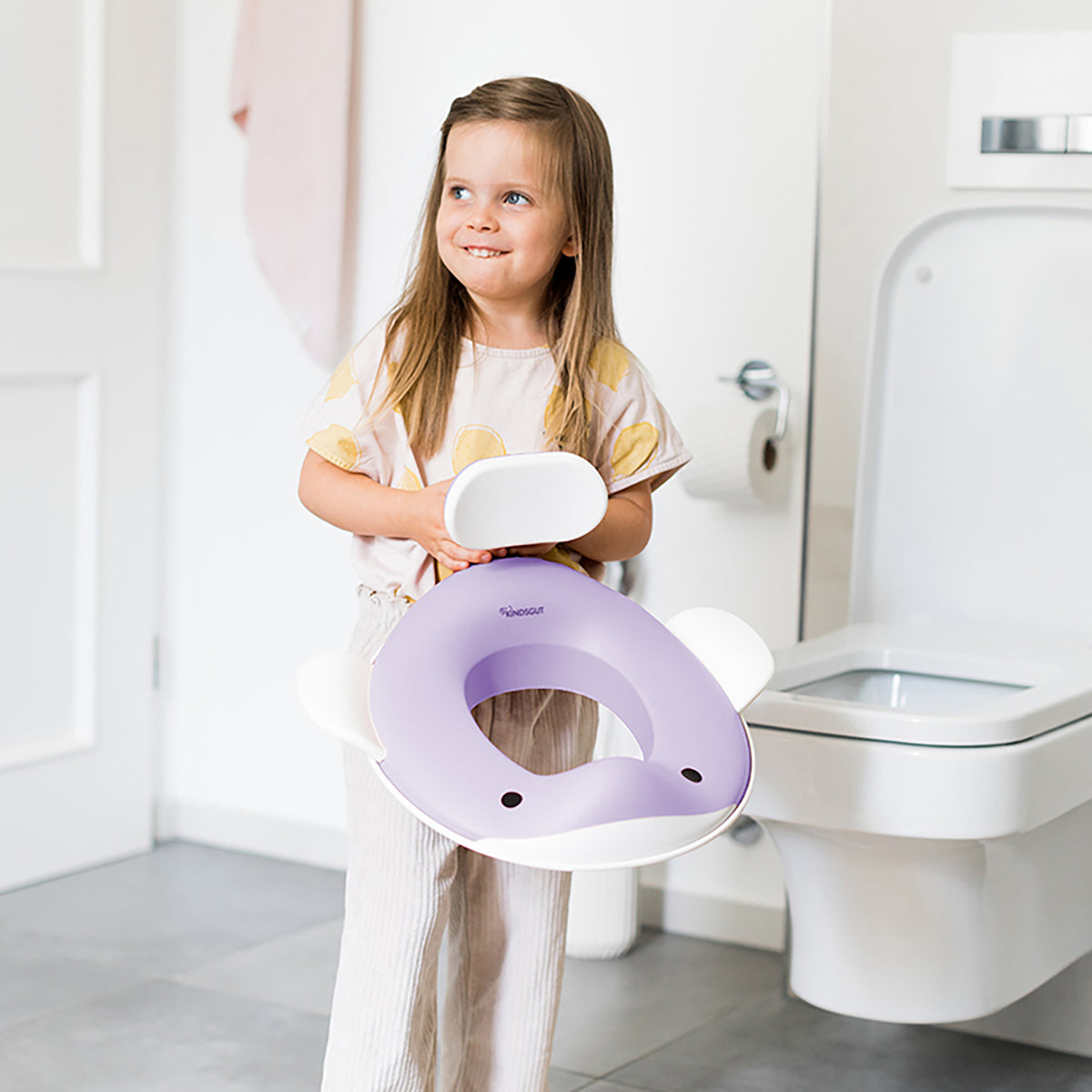 Toilettensitz für Kinder Wal Flieder von Kindsgut – Anwendungsbild 2