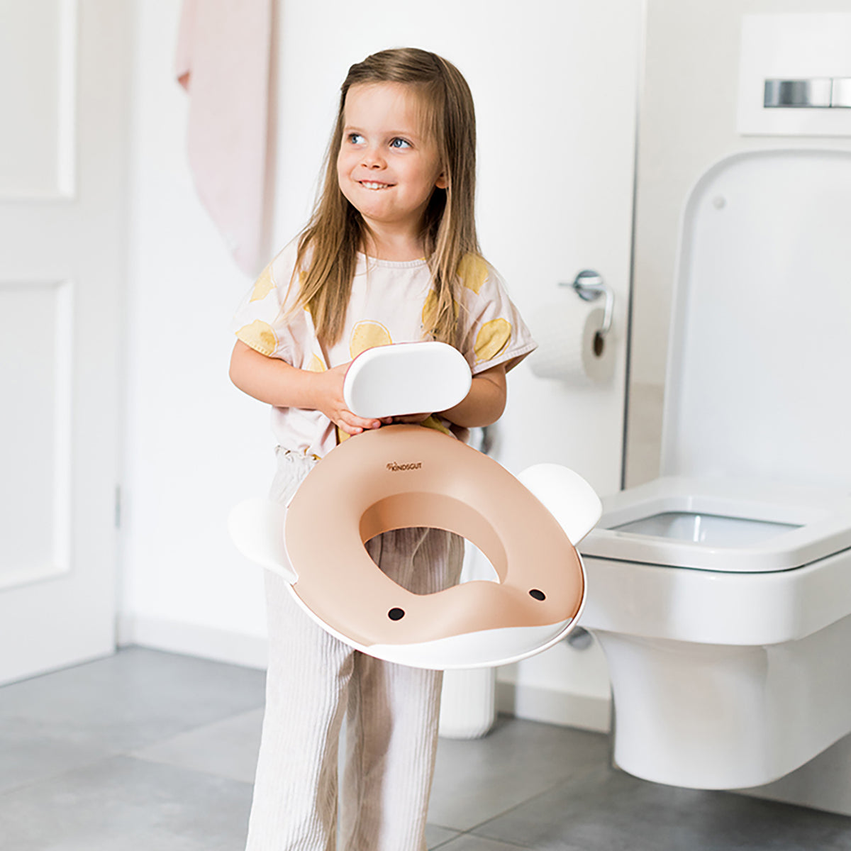 Toilettensitz für Kinder Wal Peach von Kindsgut – Anwendungsbild 2