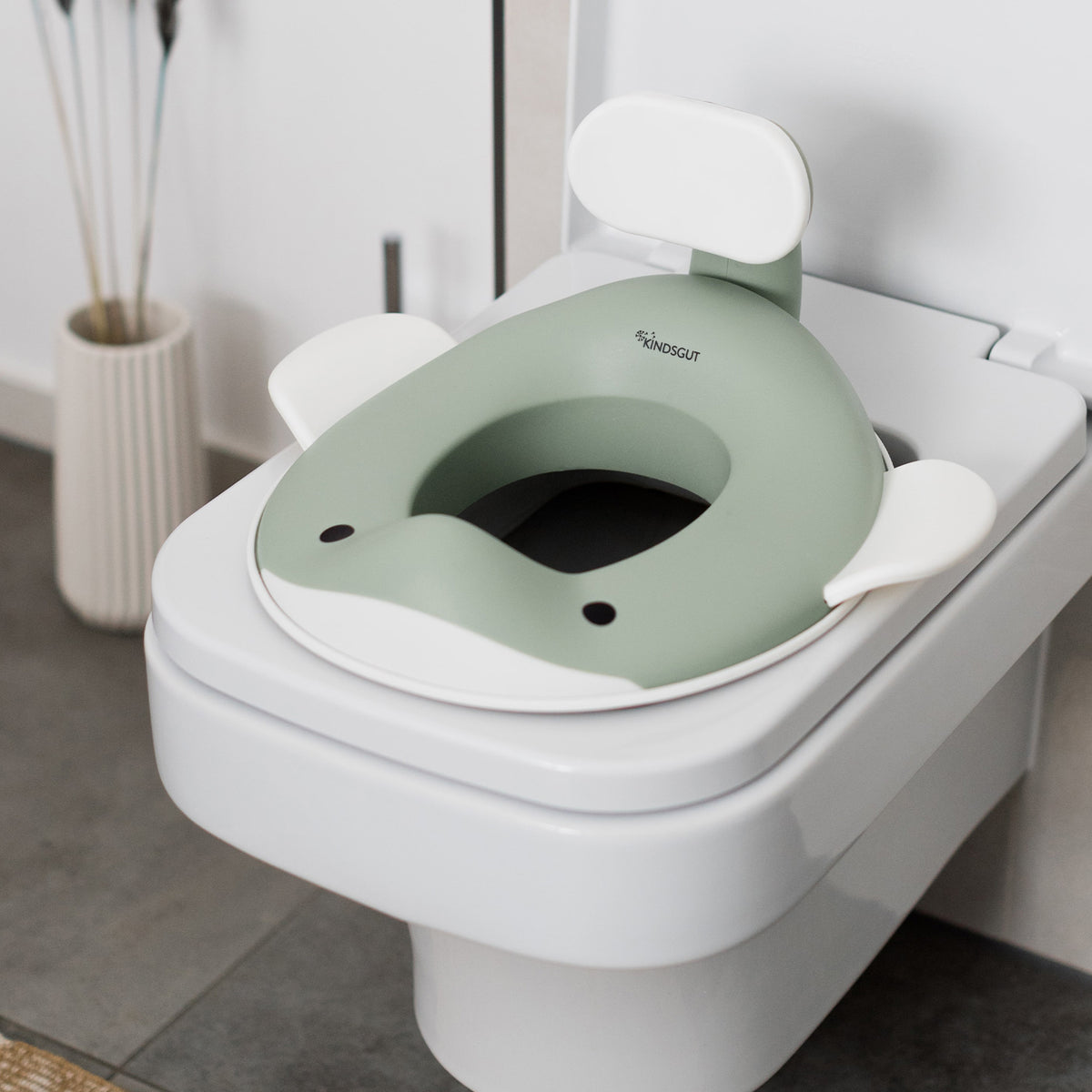 Toilettensitz für Kinder Wal Pistazie von Kindsgut – Anwendungsbild 3