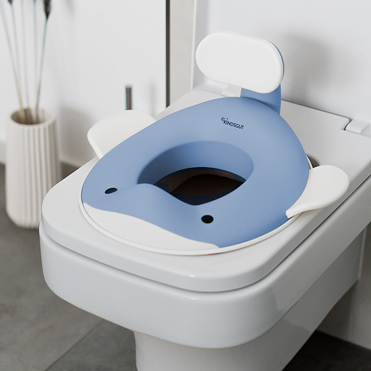 Toilettensitz für Kinder Wal Taubenblau von Kindsgut – Anwendungsbild 4