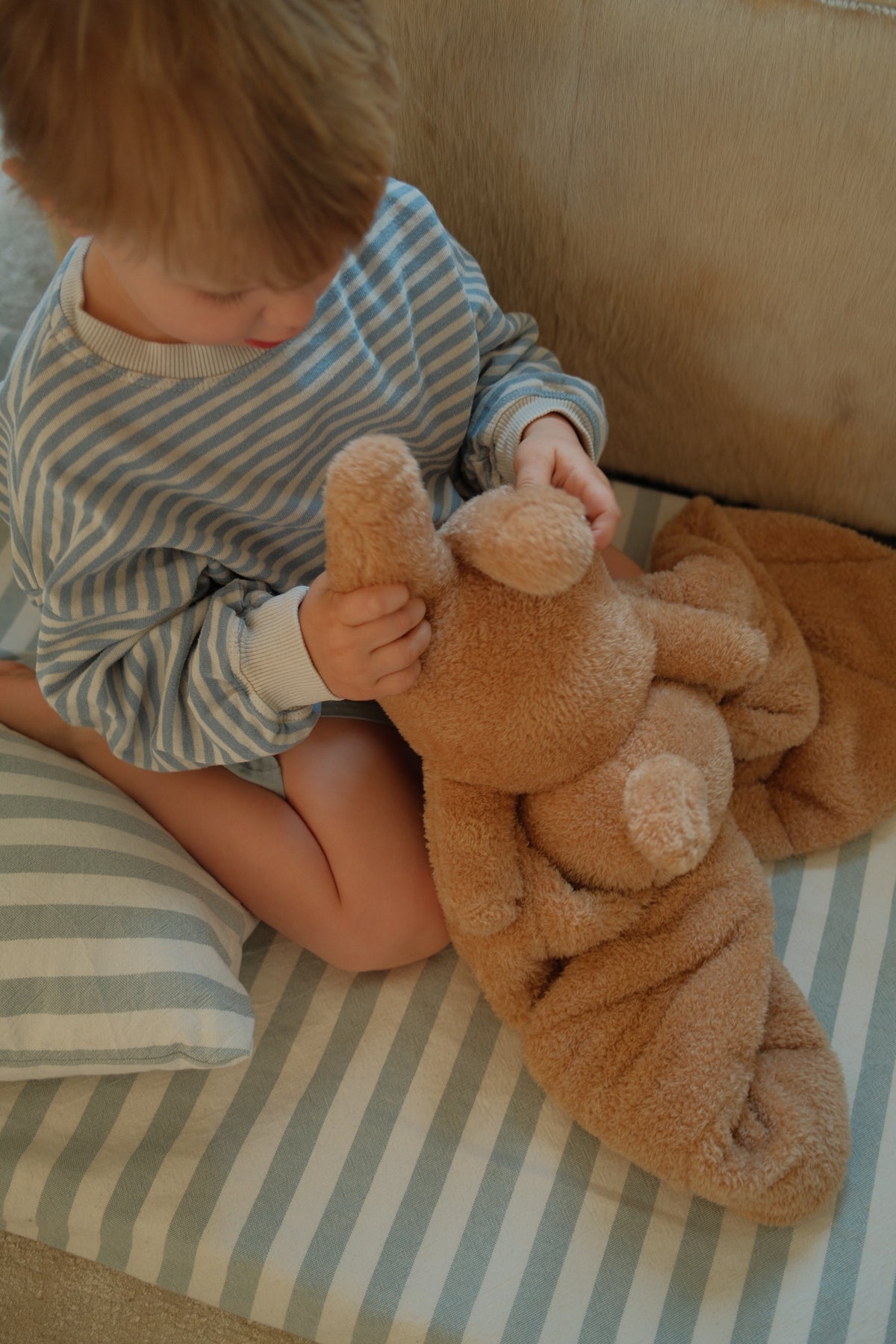 Membantu Magma Groß Gewichtskuscheltier mit gewichteten Ohren, Braun, Ansicht 6