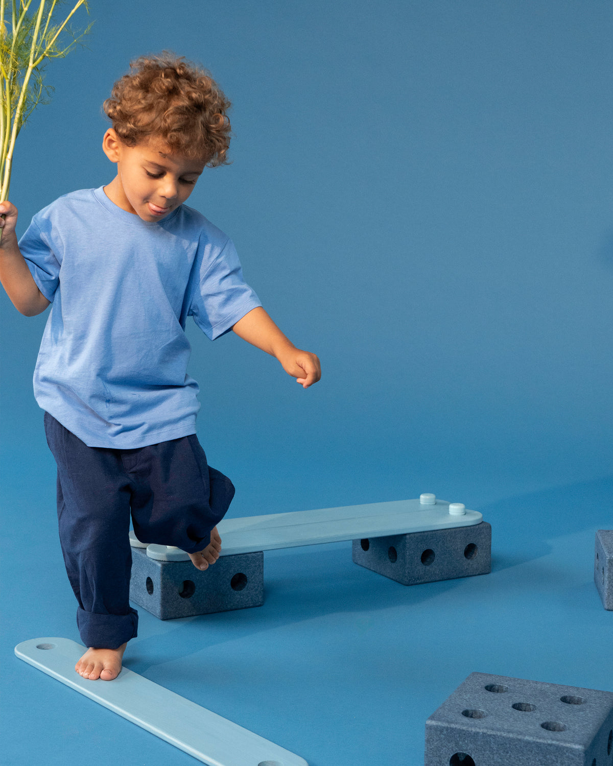 MODU Balance Track: Balancierstrecke aus Holzbalken und Schaumstoffblöcken, Blue, Ansicht 3