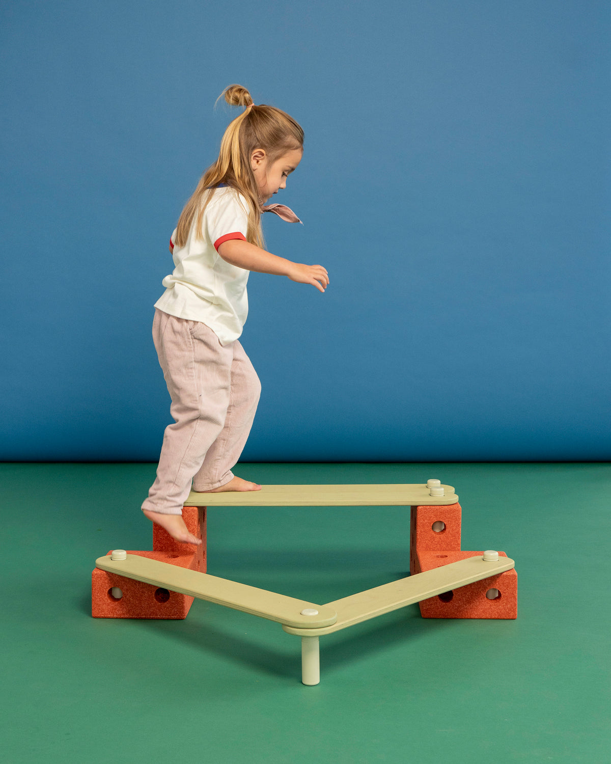 MODU Balance Track: Balancierstrecke aus Holzbalken und Schaumstoffblöcken, Orange, Ansicht 3