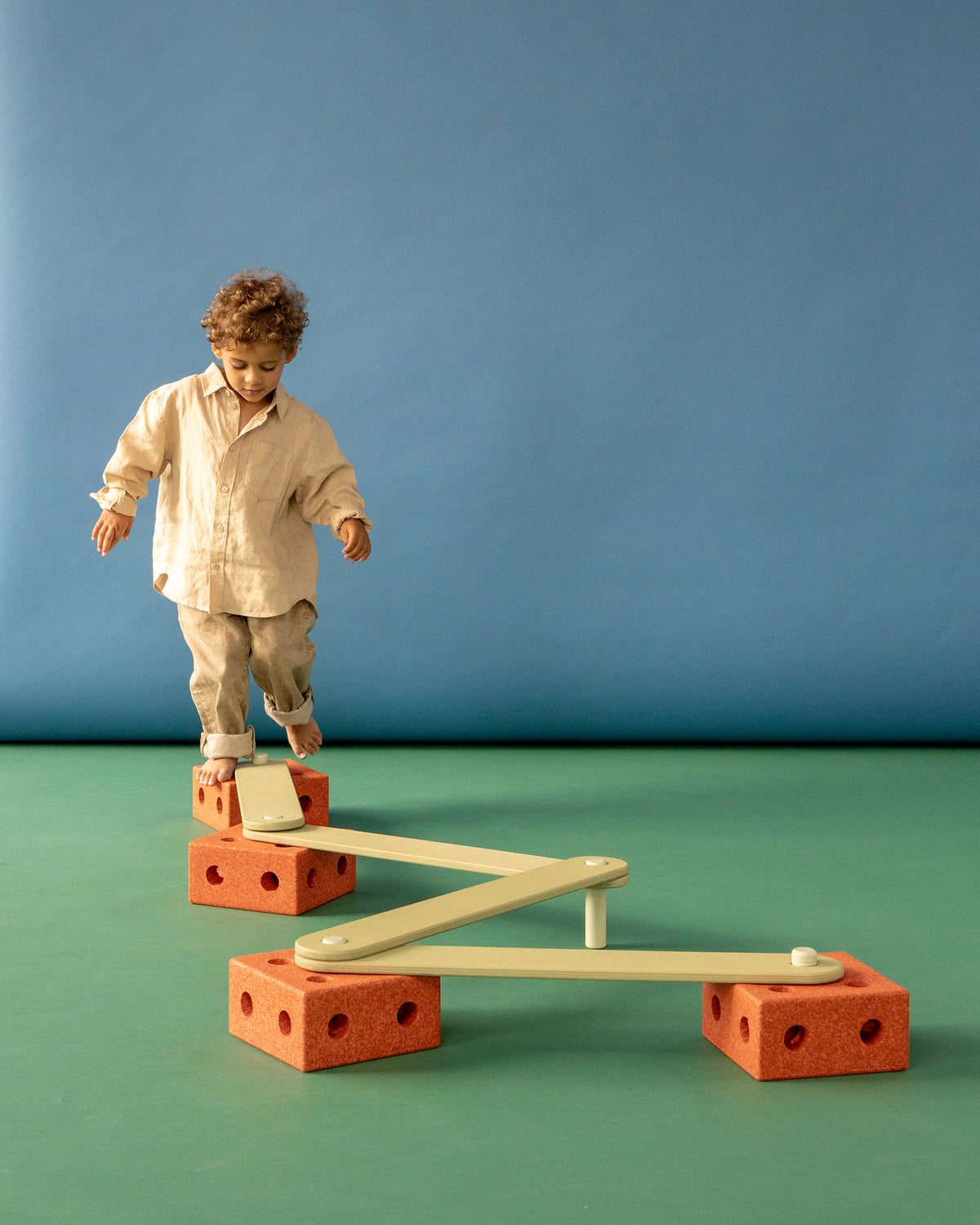 MODU Balance Track: Balancierstrecke aus Holzbalken und Schaumstoffblöcken, Orange, Ansicht 6