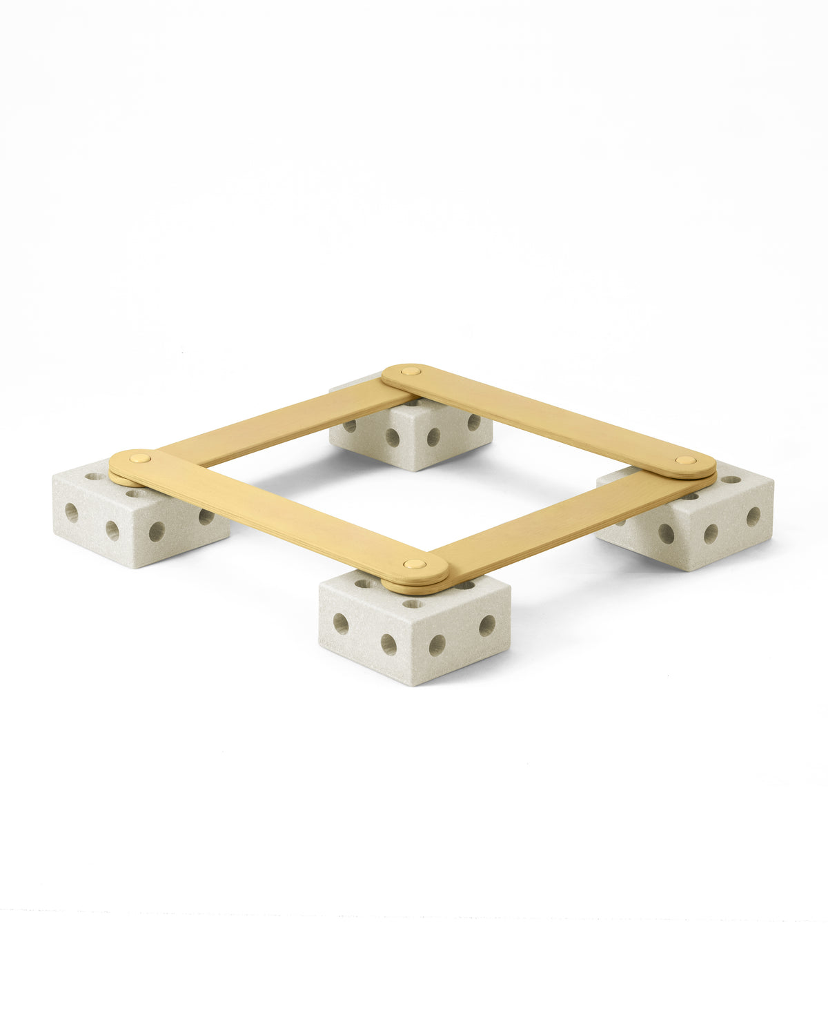 MODU Balance Track: Balancierstrecke aus Holzbalken und Schaumstoffblöcken, Sand