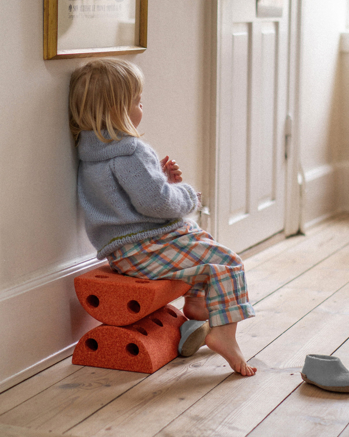MODU Kids Stool: Kinderhocker aus zwei runden Schaumstoffblöcken, Orange, Ansicht 4