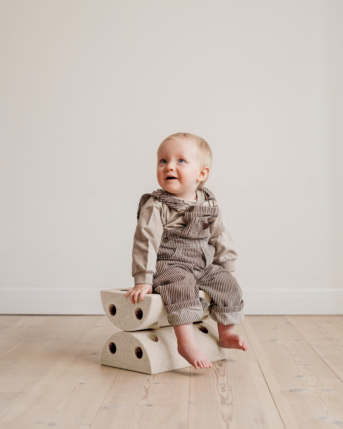 MODU Kids Stool: Kinderhocker aus zwei runden Schaumstoffblöcken, Sand, Ansicht 3