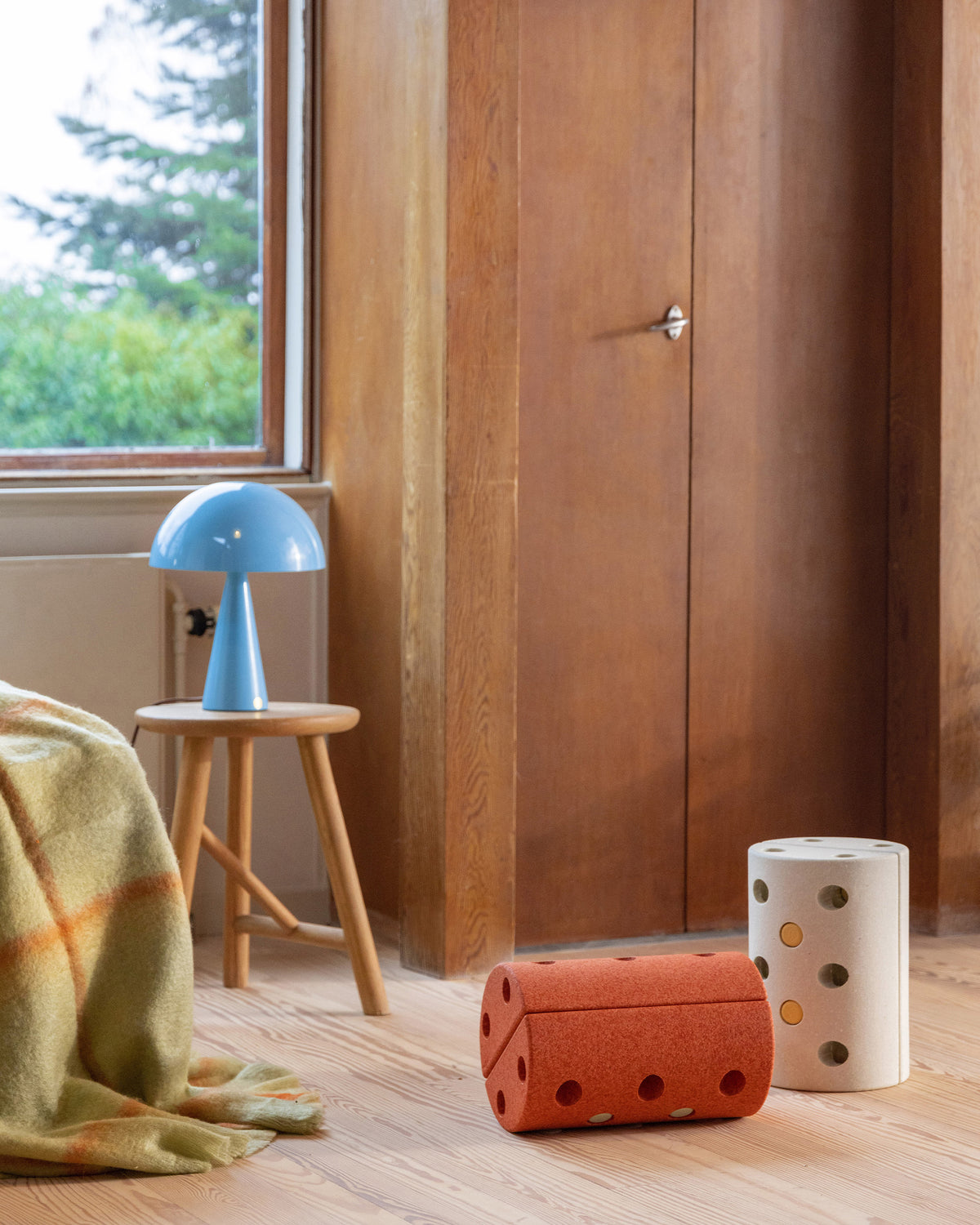 MODU Kids Stool: Kinderhocker aus zwei runden Schaumstoffblöcken, Sand, Ansicht 5