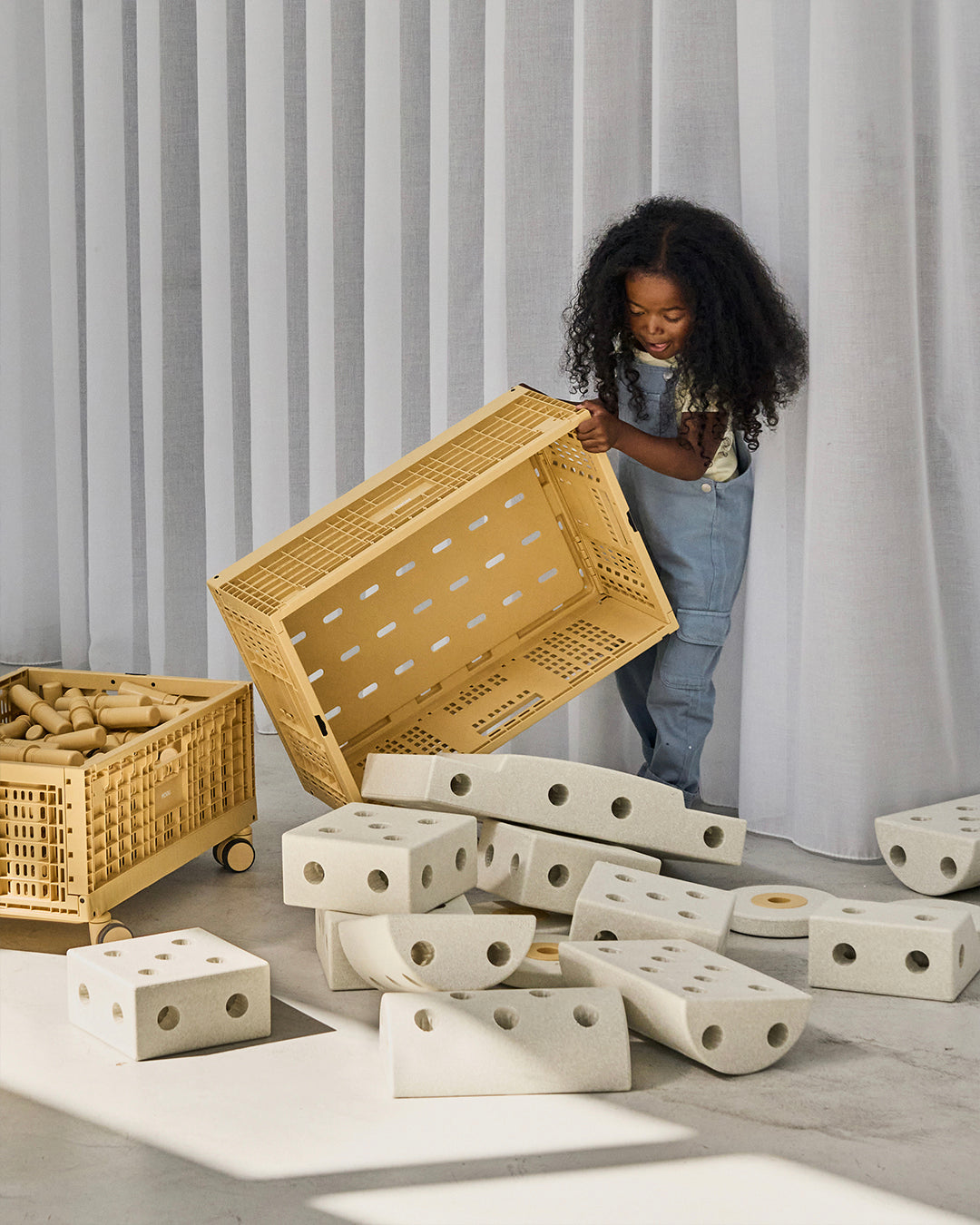 MODU Storage Crate: große stapelbare Aufbewahrungsbox für Spielzeug, Honey Yellow, Ansicht 4