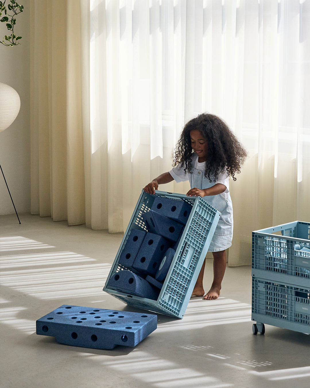 MODU Storage Crate: große stapelbare Aufbewahrungsbox für Spielzeug, Sky Blue, Ansicht 4