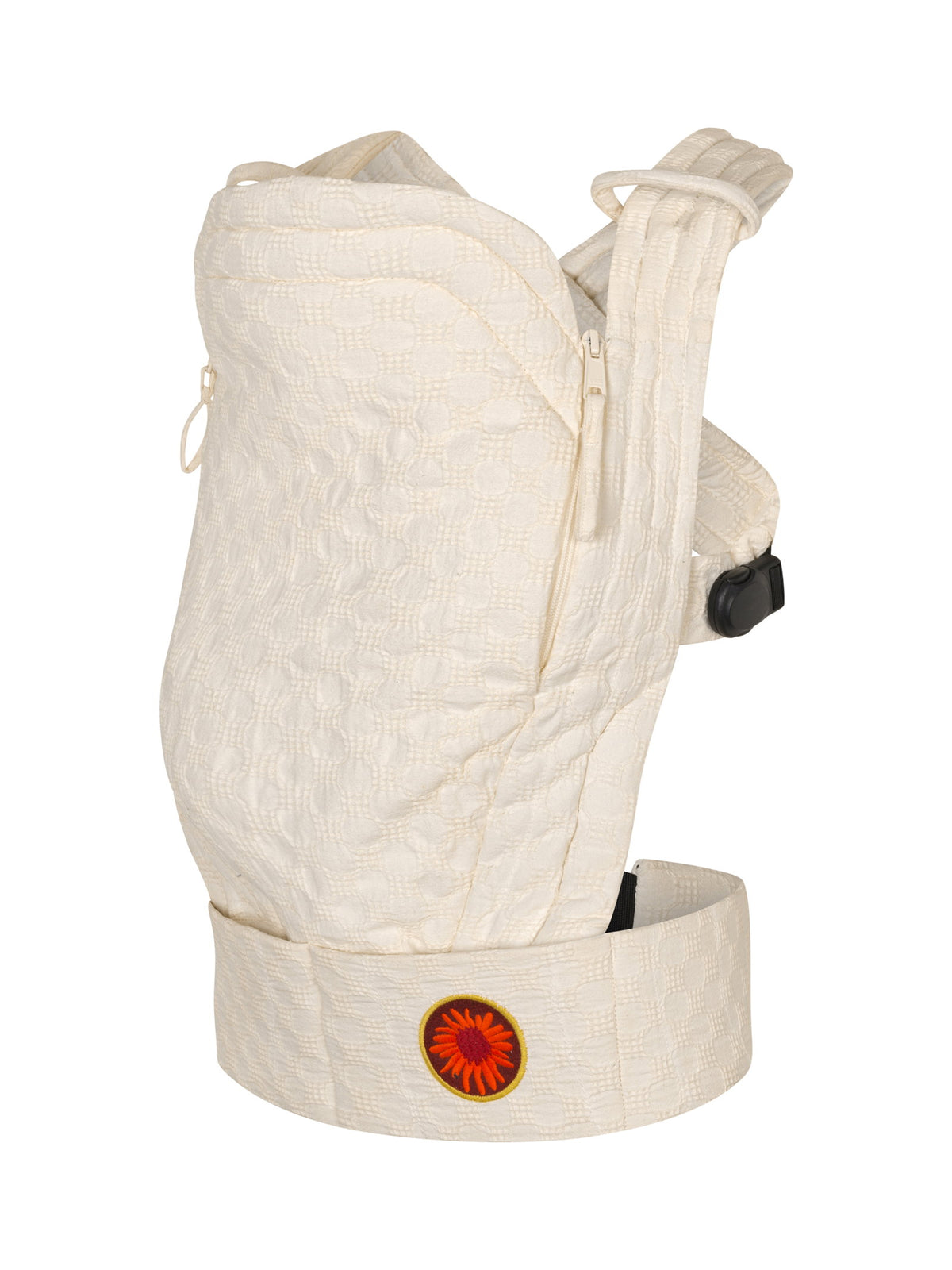 Moova Balance Babytrage aus Bio-Baumwolle mit Baby in Bauchtrageposition, Soft Sand